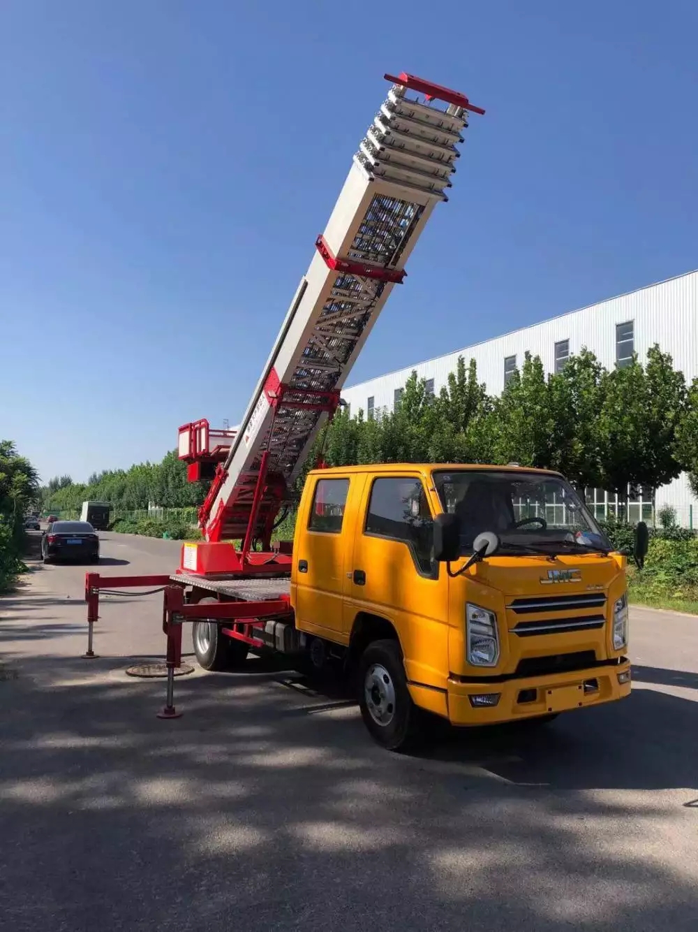 青岛市北附近的云梯车出租服务：轻松解决高空作业需求