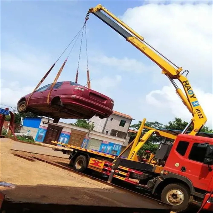 青岛市北吊车吊汽车的正确方法